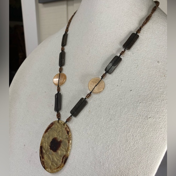 Unique artisan style neutral tones necklace - Picture 3 of 7